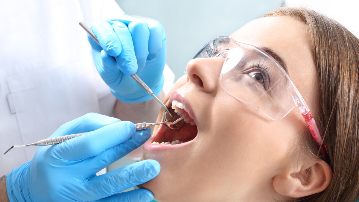 When to Consider Wisdom Teeth Removal: Signs and Symptoms