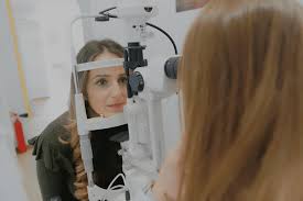 Who Should Visit an Optometrist?